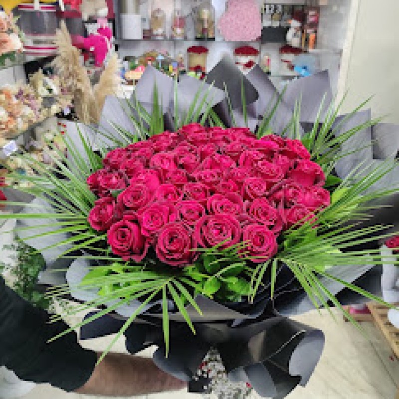 Yuvarlak Magenta Gül Buketi